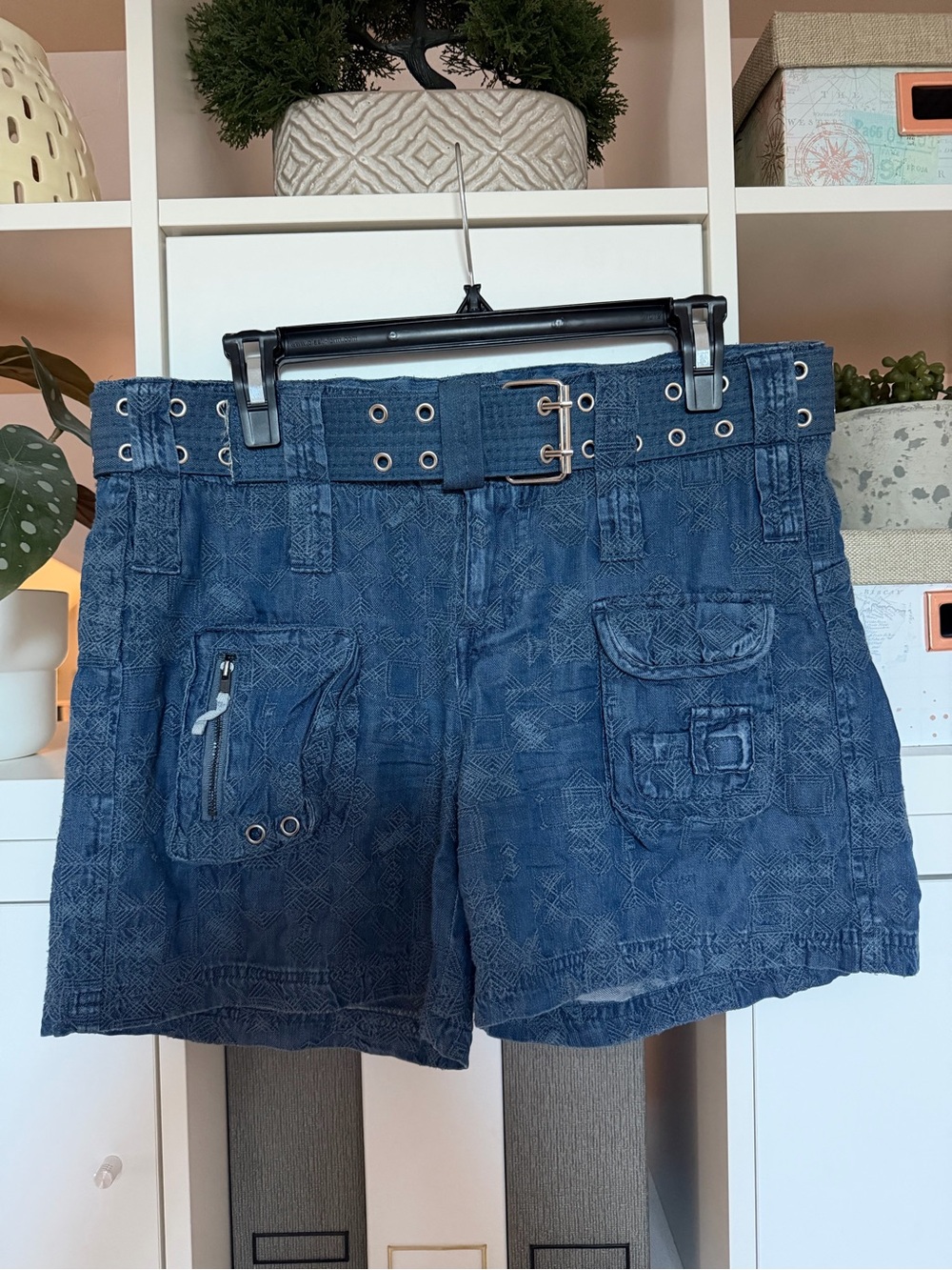 Johnny Was Zuma Embroidered Cargo Denim Shorts Size 4